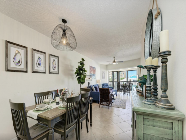 Holmes Beach Stunning Vacation Condo